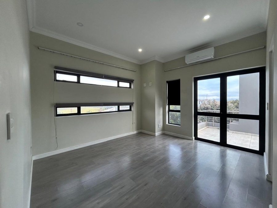 To Let 2 Bedroom Property for Rent in Royal Ascot Western Cape